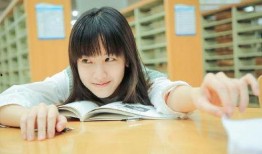 娱乐吃瓜酱刚毕业的大学生,娱乐吃瓜酱的毕业大学生活剪影