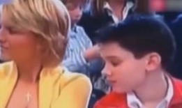 新闻采访爆料搞笑,笑料百出！新闻采访爆料背后的爆笑瞬间